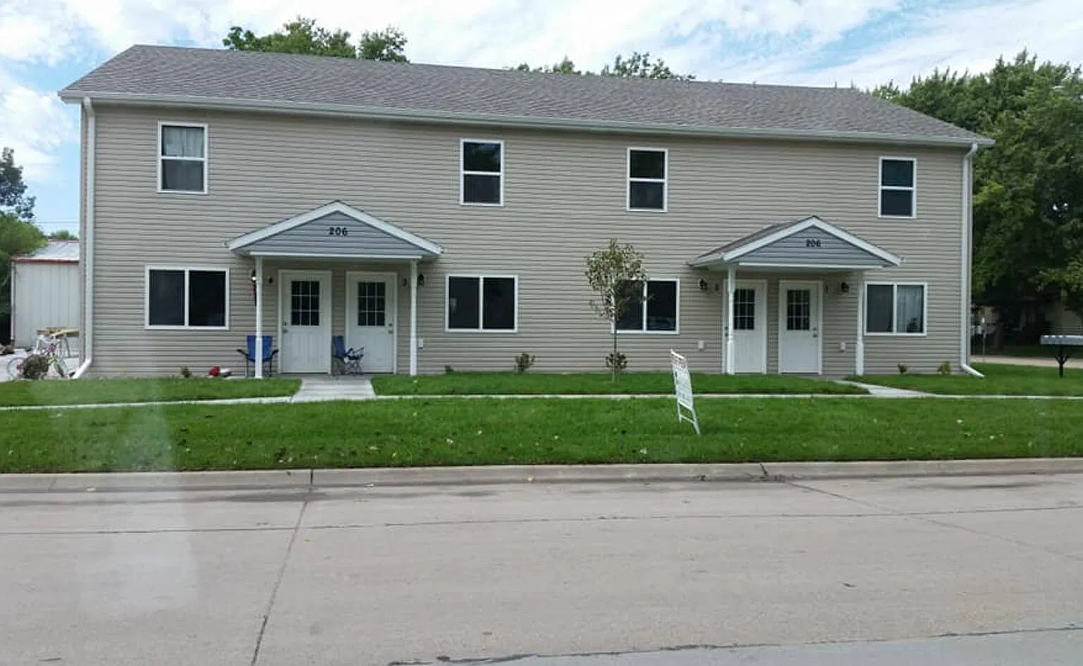 3 bed, 1.5 bath, 1155 sqft, $1,450 — Photo 1