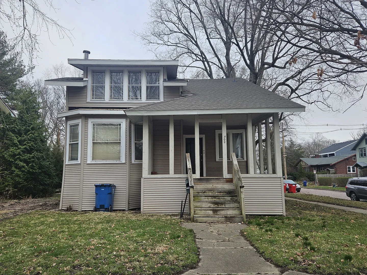 502 W John St photo 1