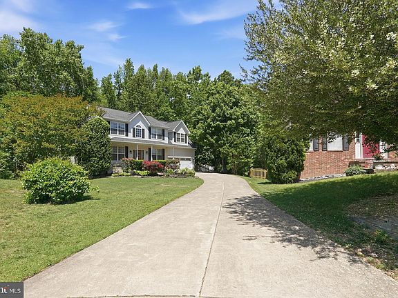 3rd image of 12 Pin Oak Ct