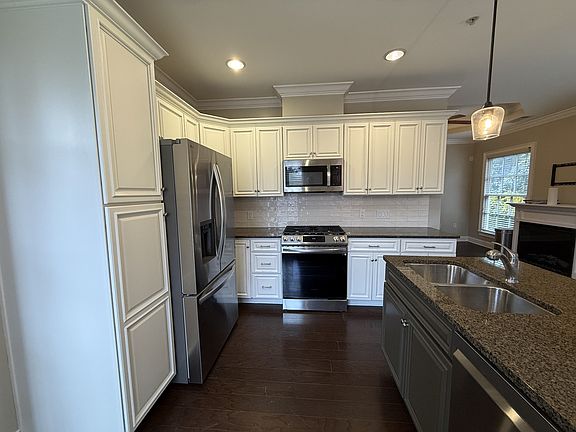 5th image of 523 Grant Park Ct