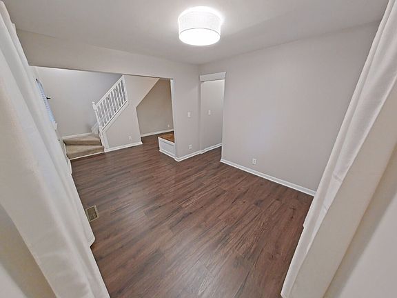 3rd image of 3971 Thomas Ave
