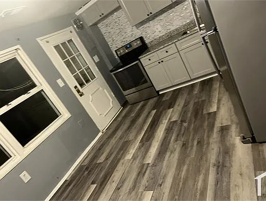 1615 Lyle Ct — Photo 3