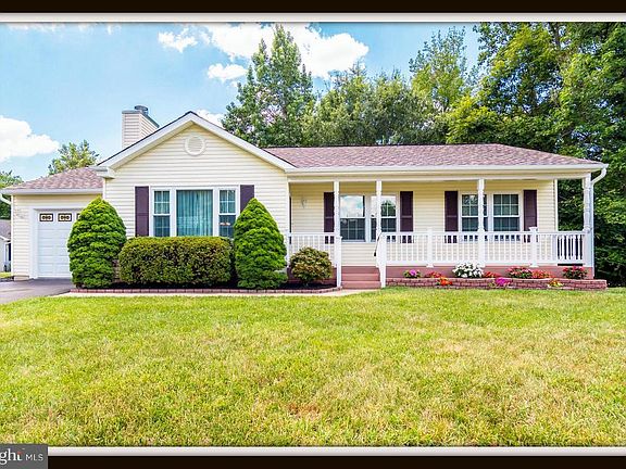 2nd image of 263 Vine Pl