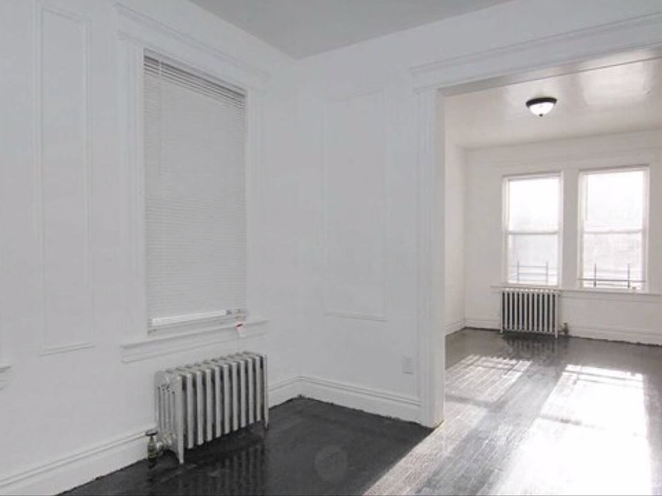 Building Photo 4