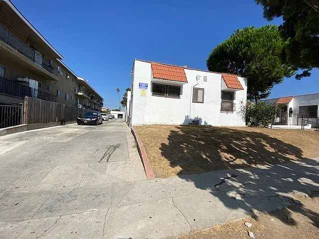 1141-1147.75 S. Norton Ave. — Photo 3