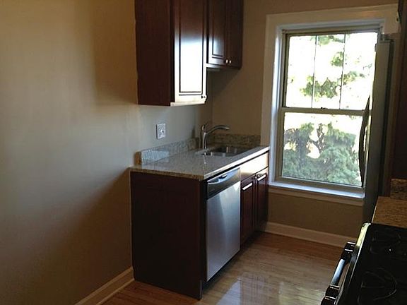 5th image of 2243 W Eastwood Ave #2BR