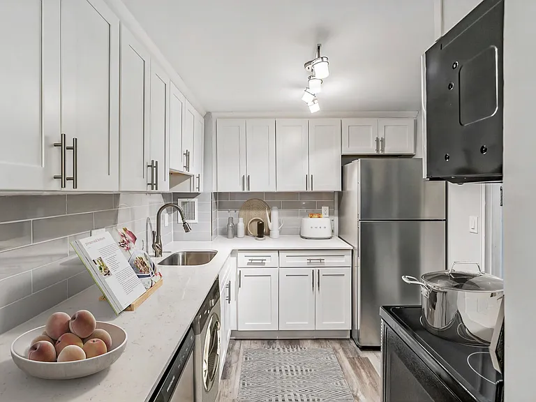 The Venue Apartment Homes — Photo 9