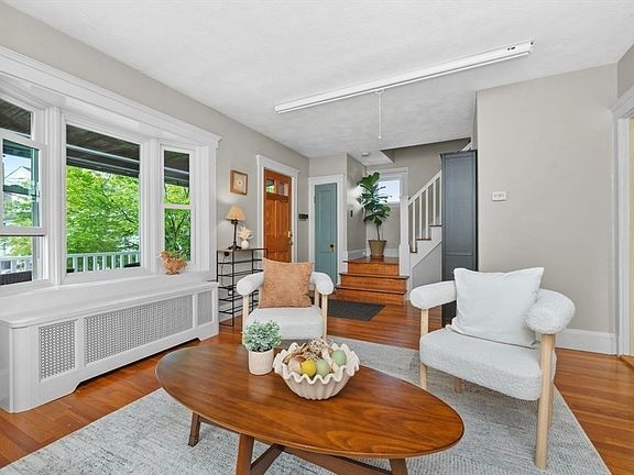 3rd image of 35 Columbia Rd