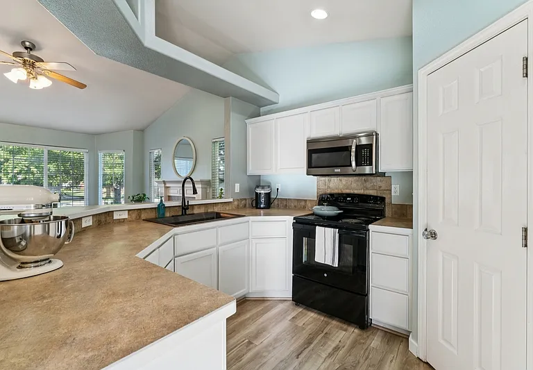12398 W Tevoit St — Photo 11
