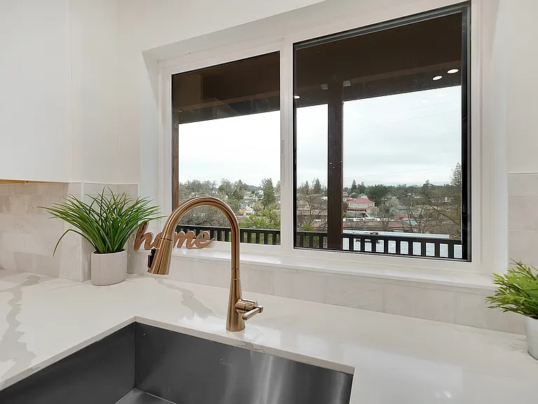 213 Peek St — Photo 10