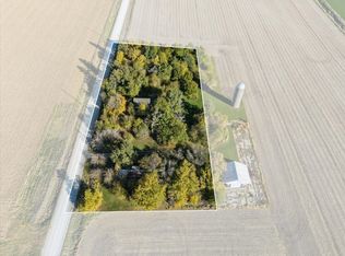 6820 28th Ave, Newhall, IA 52315