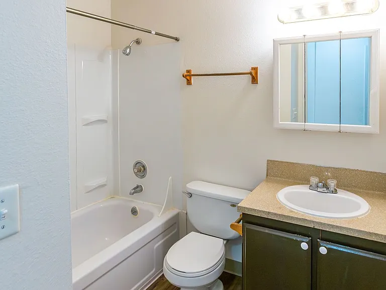 Cedars West Apartments — Photo 5