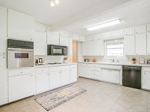 5th image of 3132 Greene Ave APT A