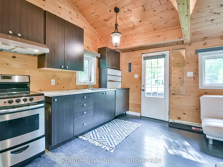 578 Oxbow Park Dr — Photo 3