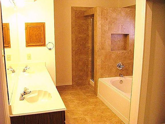 5th image of 1802 Elm Creek Dr