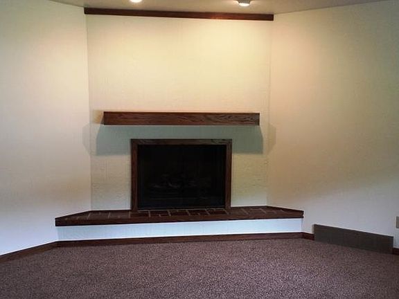 3rd image of 1303 Riverview Ln