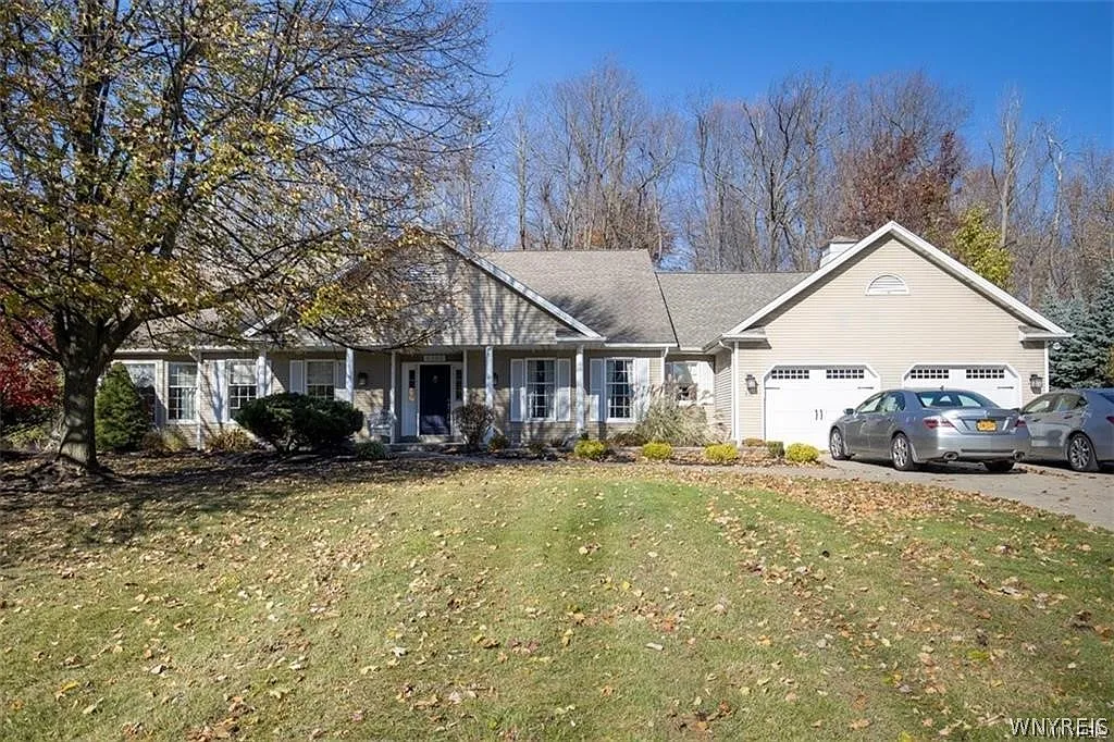 3 bed, 2.5 bath, 4319 sqft, $3,900 — Photo 1