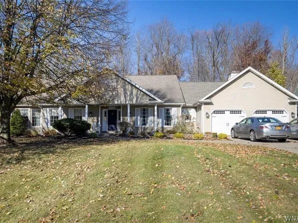 8388 Black Walnut Dr, East Amherst, NY 14051