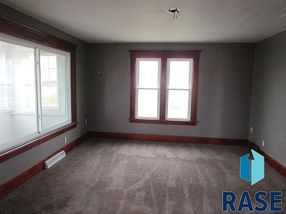 4th image of 510 Main St