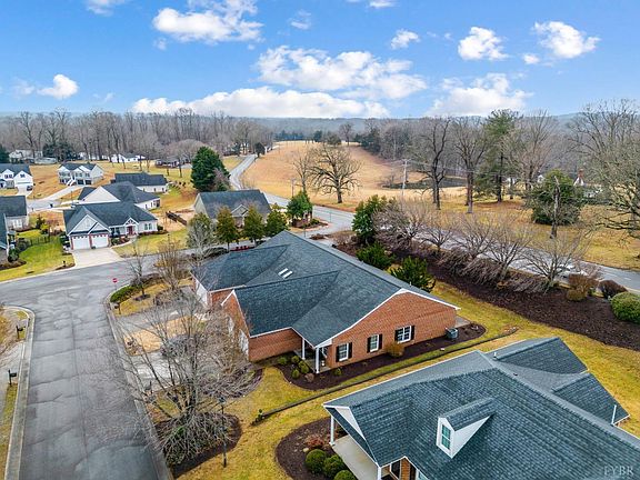 2nd image of 1018 Doulton Cir