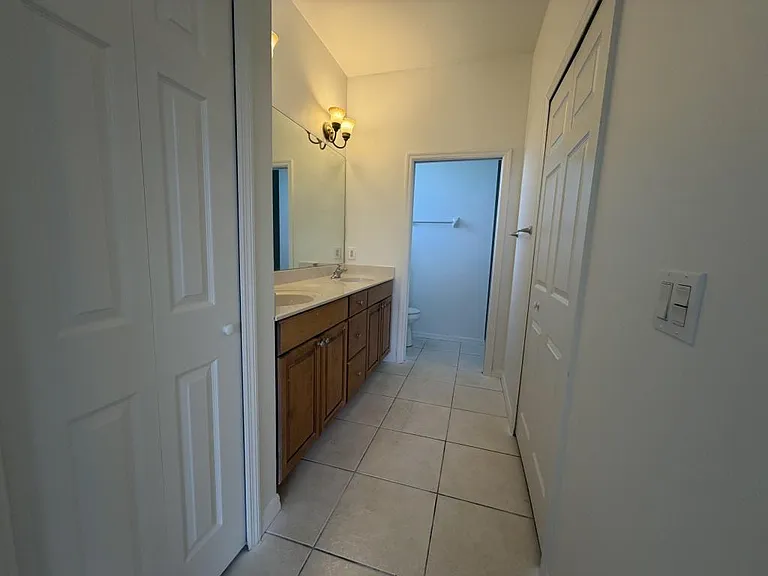 1400 SW 31st Ter — Photo 6