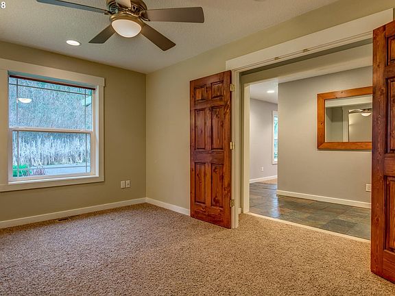 4th image of 1502 NW Chapel Hill Dr