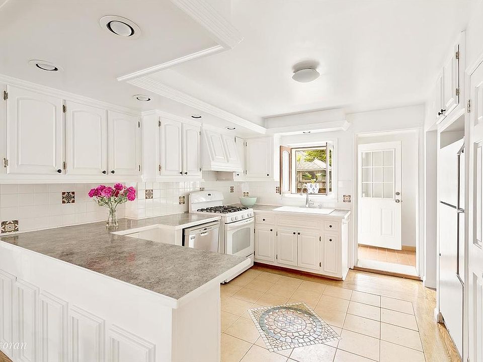 1st image of 462 Sackett St #2