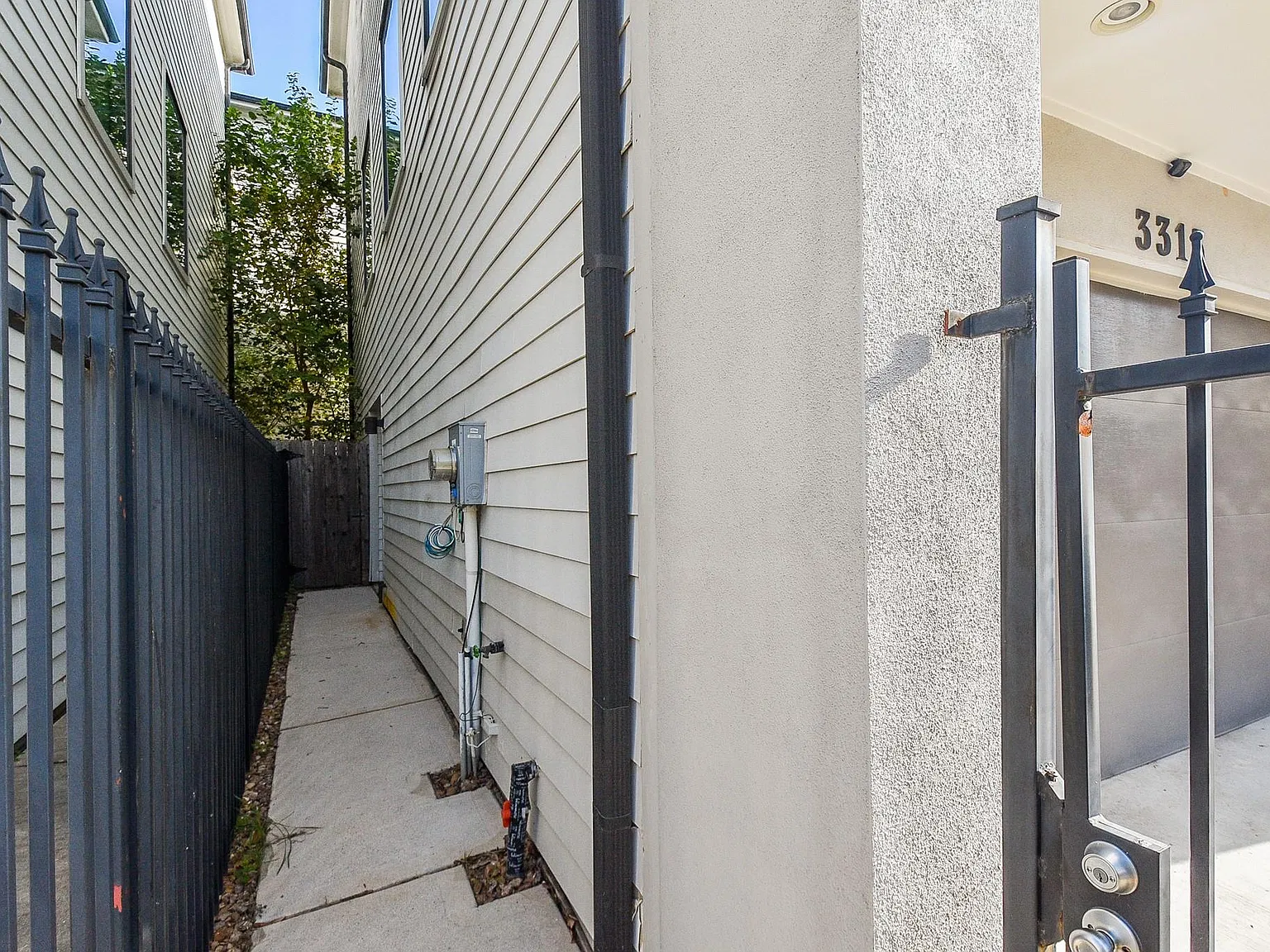 3 bed, 3.5 bath, 2059 sqft, $2,500 — Photo 4