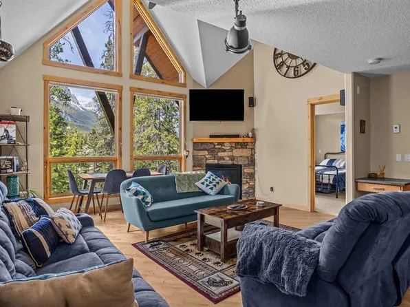 2100 A SW Stewart Creek Dr #302, Canmore, AB T1W 0G3