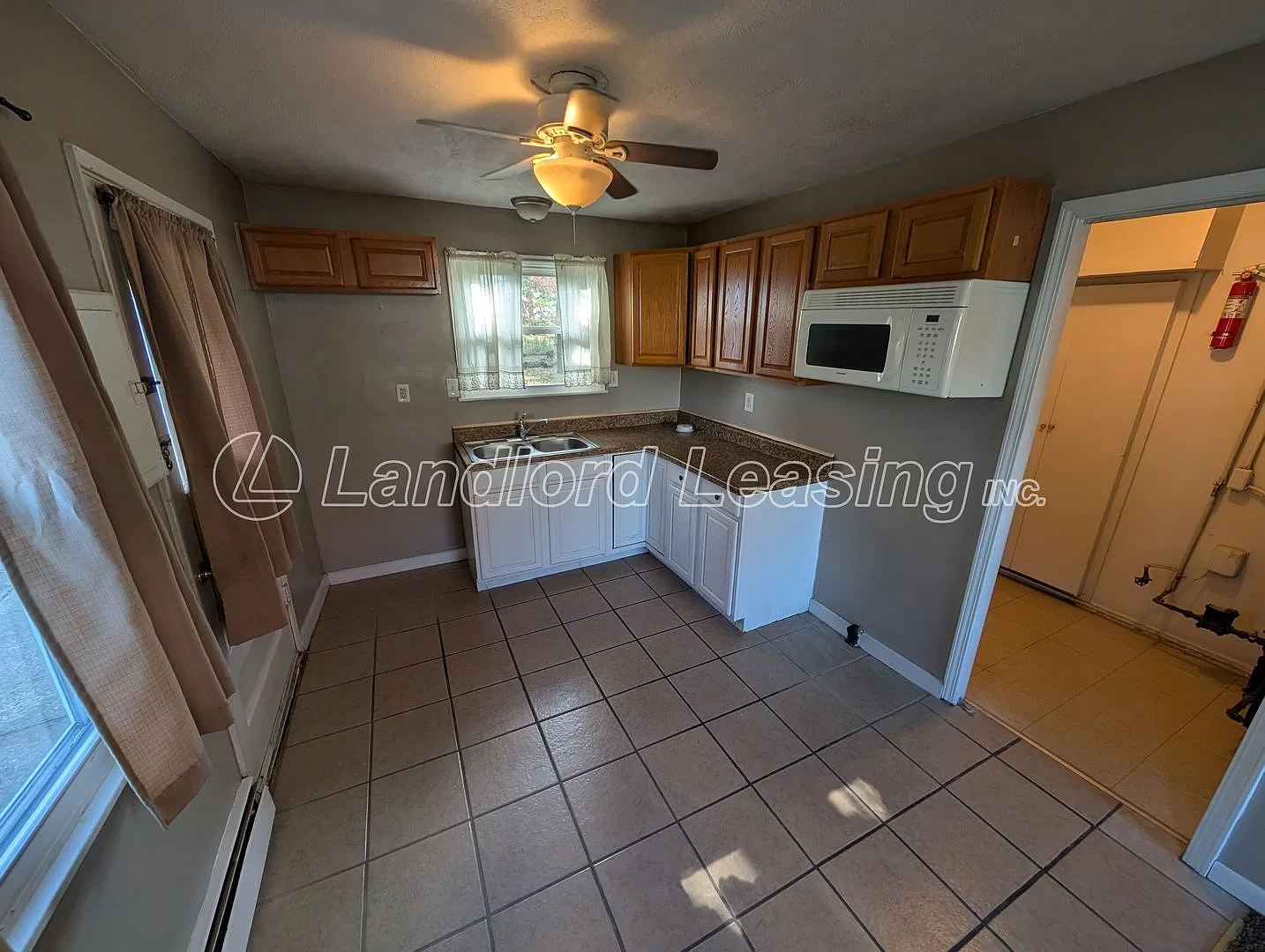 Charming 3-Bedroom Ranch with Private Yard & Garage! — Photo 4