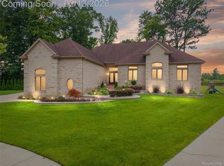 52041 Loon Ct, Shelby Township, MI 48315