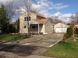 471 Clayburn Blvd, Waterford, MI 48327