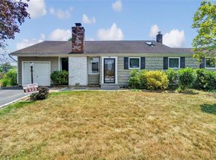 80 Bardolier Ln, Bay Shore, NY 11706