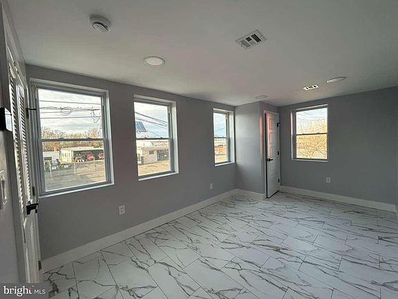 3rd image of 539 Perry St
