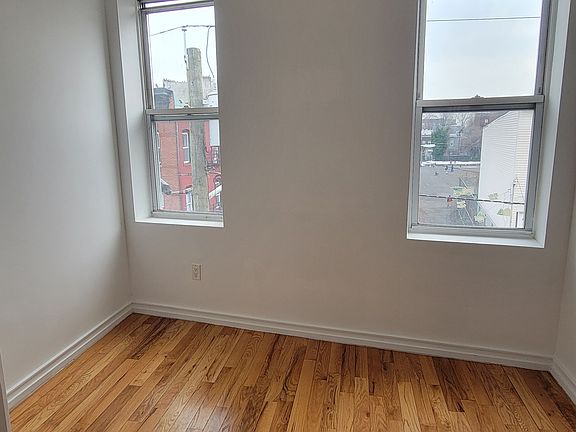 4th image of 80 Jewett Ave #3