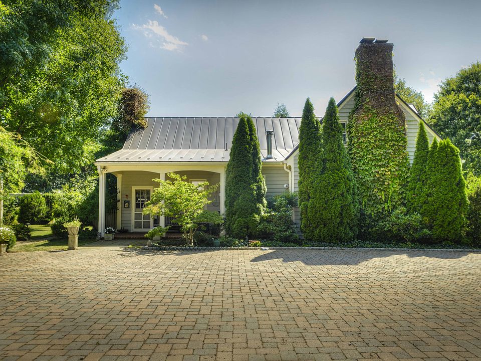 Courtyard entranceway