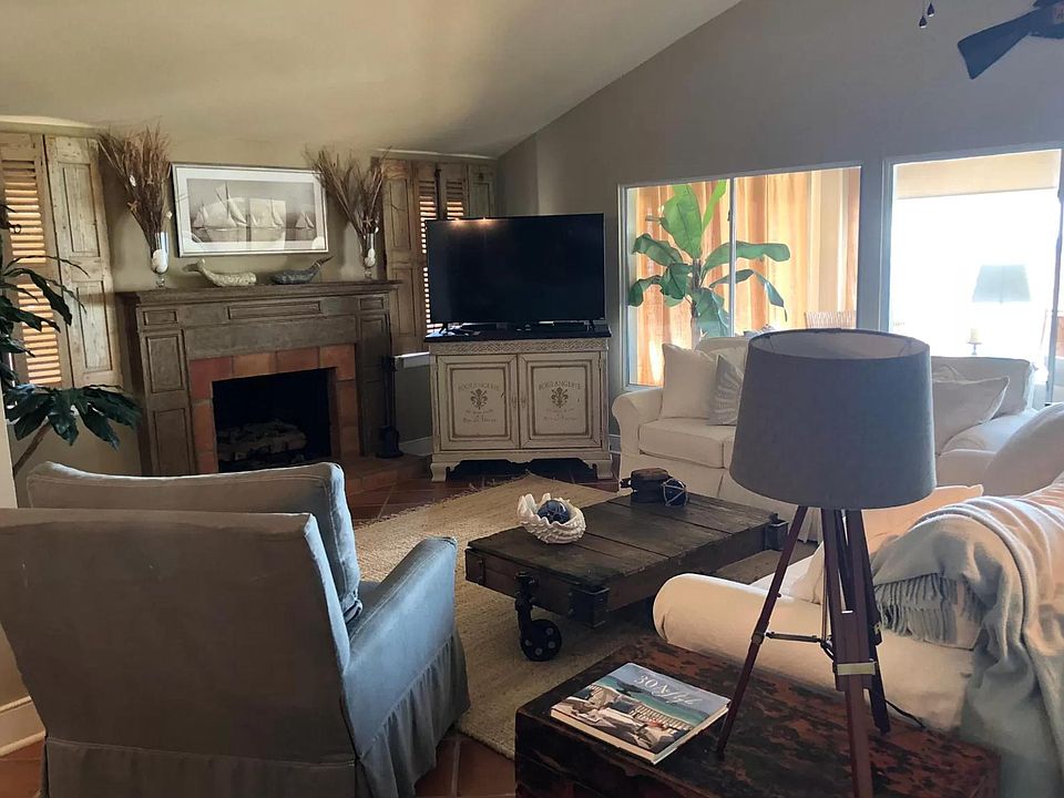 Living room with views of the beach
