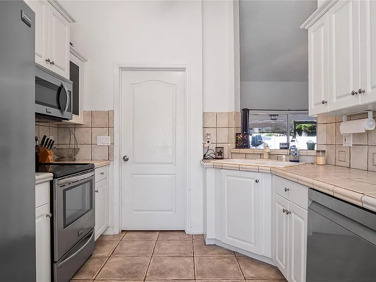 1390 Broken Pine Rd — Photo 3