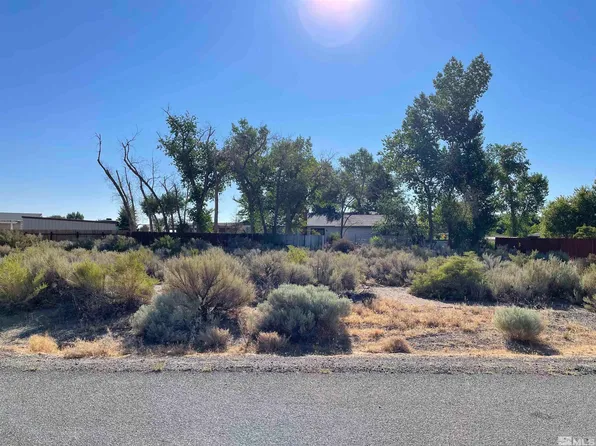 14 Saint Andrews Dr, Yerington, NV 89447