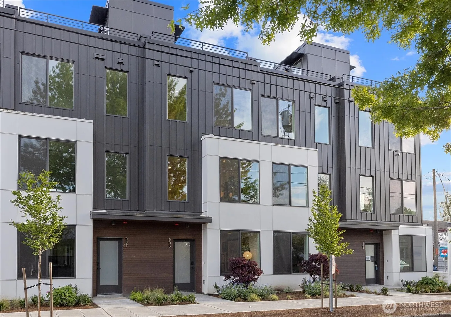 907 S Warsaw Street photo 1