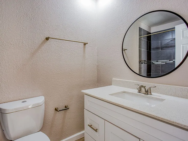 The Summit Apartments — Photo 8