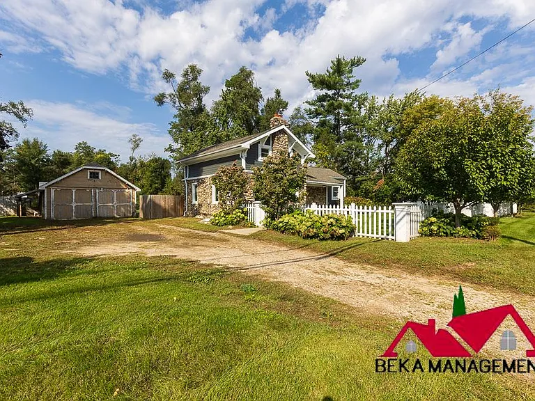 3167 Benstein Rd — Photo 2