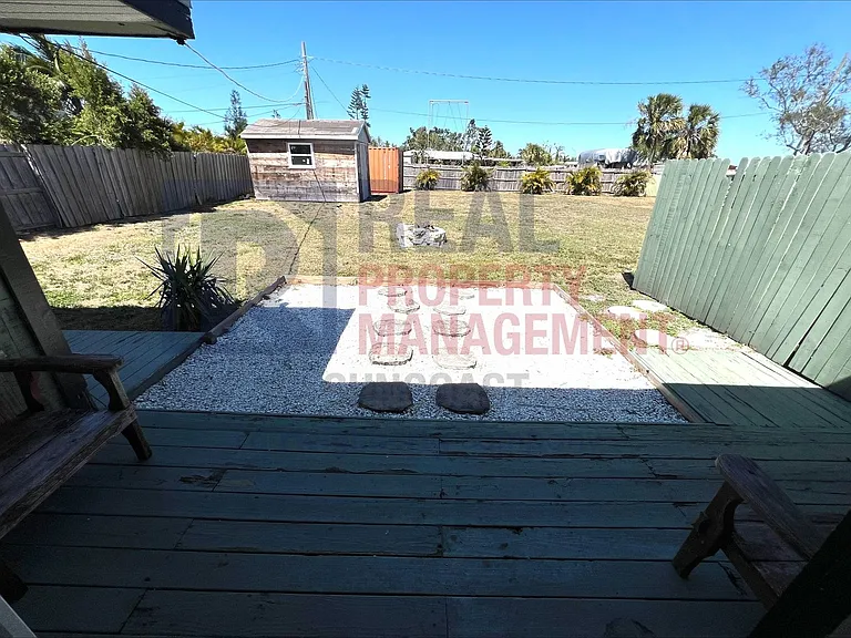 563 Parkview Dr — Photo 14