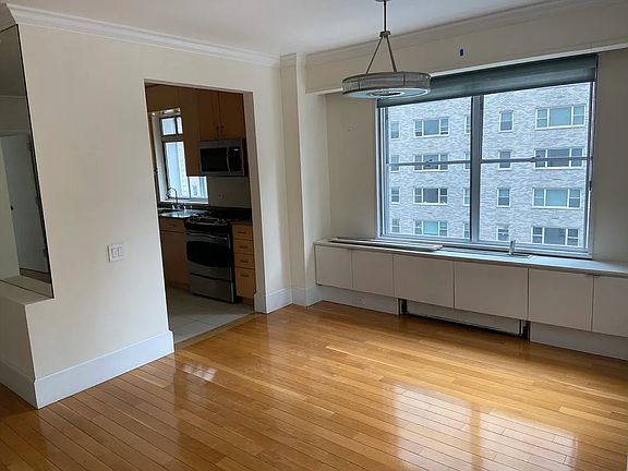3rd image of 60 W 57th St APT 11B