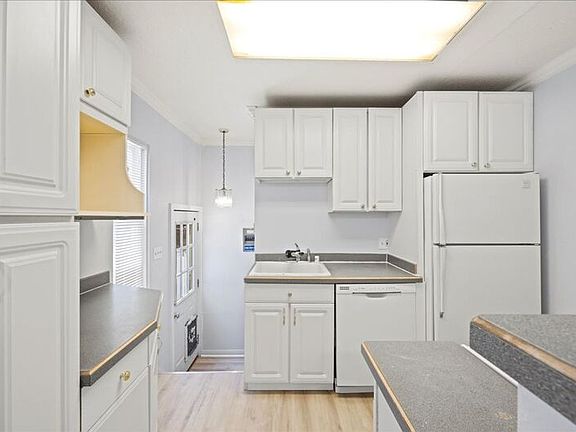 4th image of 1419 Keller Ave