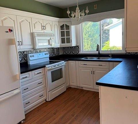 3rd image of 424 Gregory Dr E