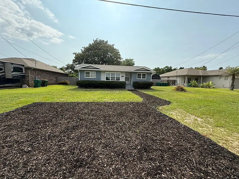 114 Ridgewood Ave — Photo 1