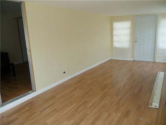 5th image of 2920 Lakeshore Dr