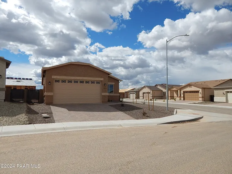 4972 N Medford Way — Photo 3