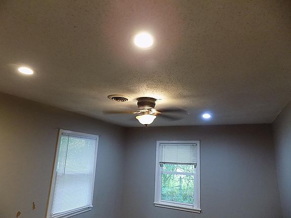 3rd image of 1008 Willow Springs Dr